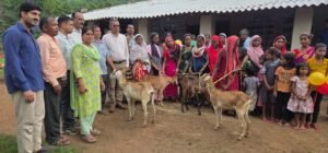 बहेरामुड़ा में बैगा महिला समूह को आत्मनिर्भरता की नई सौगात, मिली एकीकृत बकरी एवं मुर्गी पालन इकाई